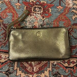 Lululemon Gold Wristlet/Wallet
Holiday edition